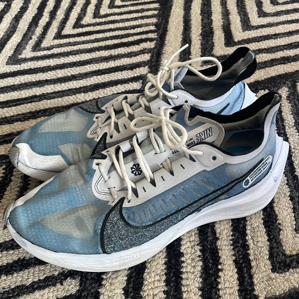 Mens Nike running shoes size 11 blue and white